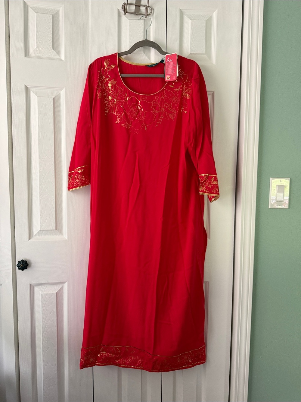 Kurta Indian dress - Red with Gold Accents